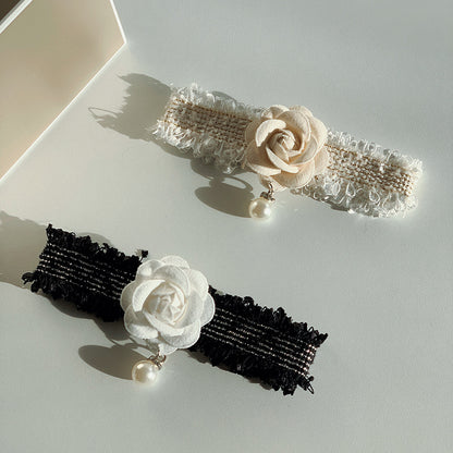 Eleganter Camellia-Halsband